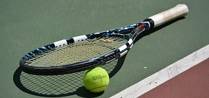 コレステロール下げる運動テニス画像